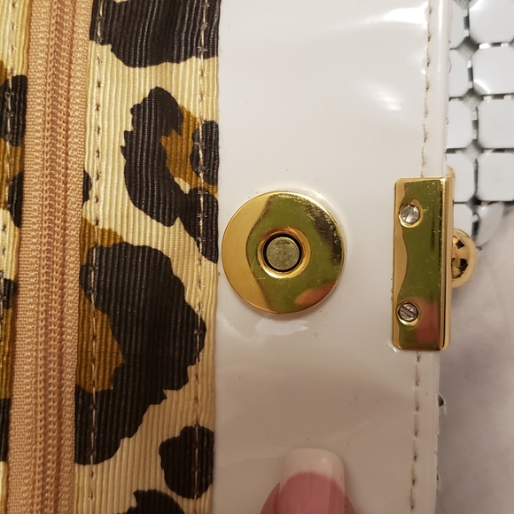 Felix Rey, White & Gold Metallic Purse, Flexible Squares on all sides, NWOT - Picture 8 of 11